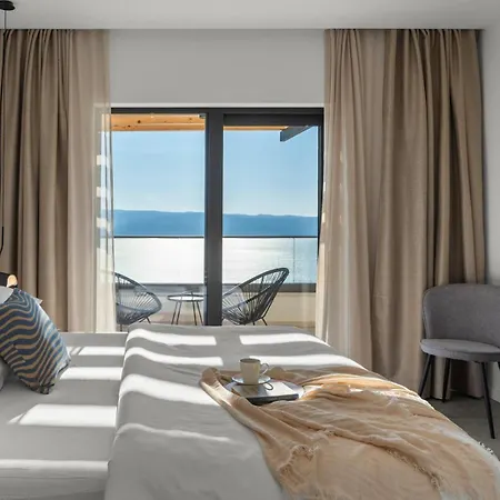 New! Stylish Collina - Stunning Sea Views, Private Pool, Amenities *